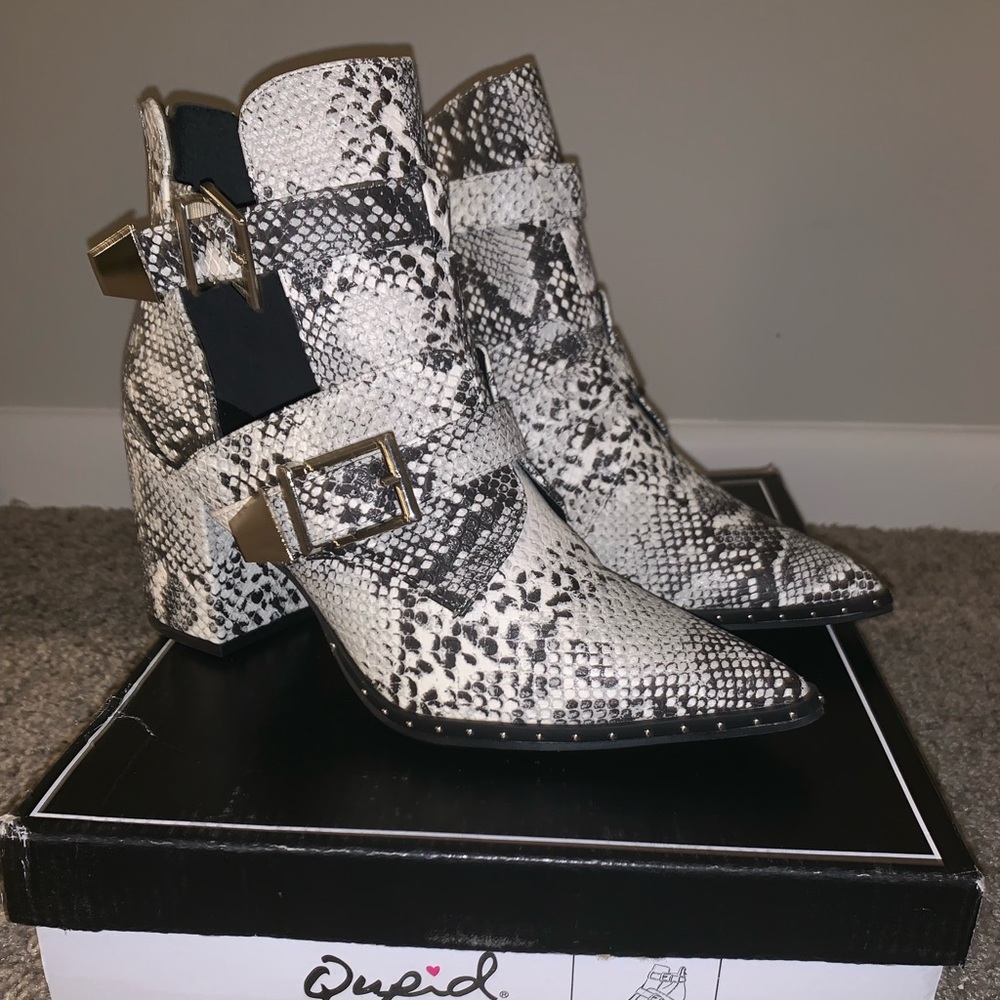 Snake skin ankle boots- size 8 (new in box)